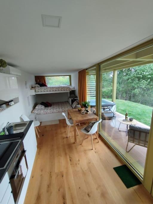 Holiday House Hona Lux Velike Lasce Extérieur photo