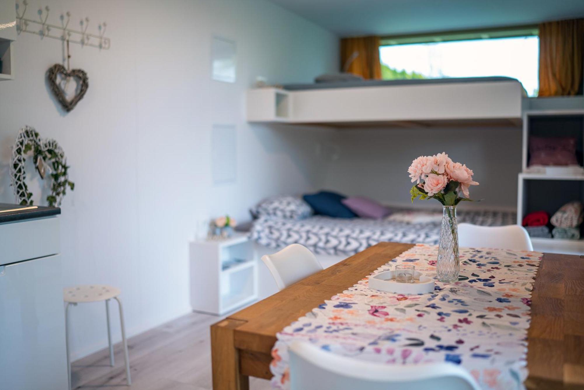 Holiday House Hona Lux Velike Lasce Extérieur photo
